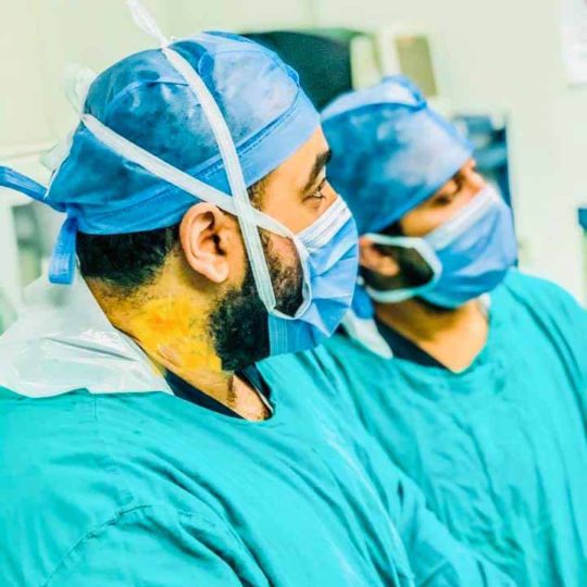 دكتور محمد محسن أمين استشاري جراحات وتشوهات الجمجمة للاطفال