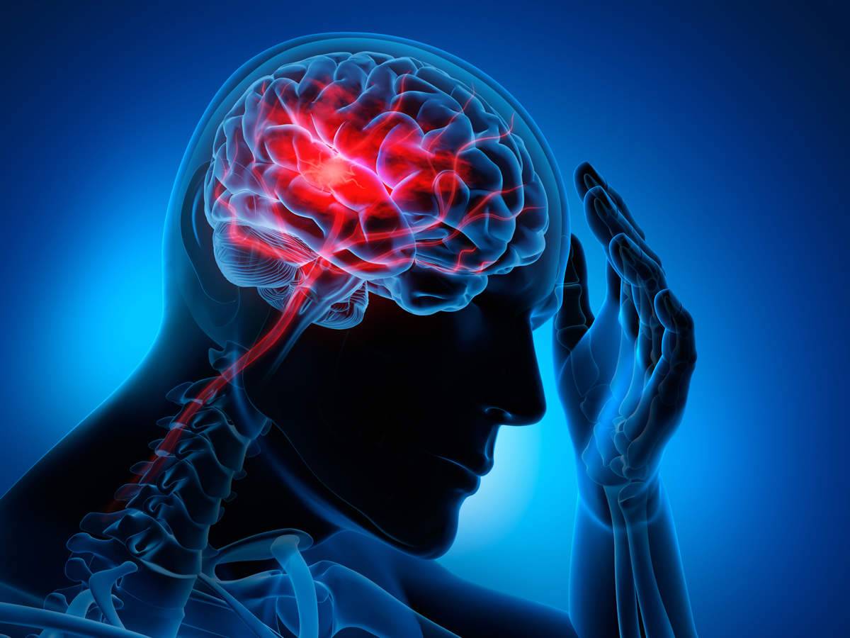 قد يحدث خلل في كهرباء الدماغ بسبب وجود مشكلات دماغية مثل الإصابة بأورام الدماغ أو التعرض للسكتات الدماغية و هذا أحد أسباب الكهرباء الزائدة في الدماغ 