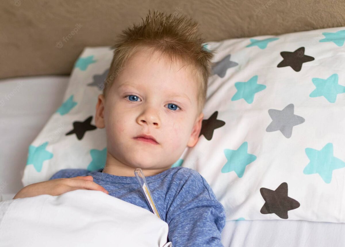 إذا كان الطفل يعاني من صداع أو متعب فقد يحتاج إلى البقاء في المنزل من المدرسة لمدة ثلاثة إلى خمسة أيام بعد الإصابة
